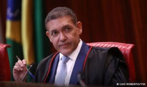TSE anula veto à candidatura de Deltan ao Senado do Paraná