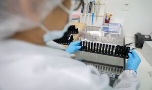 Vacina brasileira contra malária avança para testes em humanos com aprovação da Anvisa