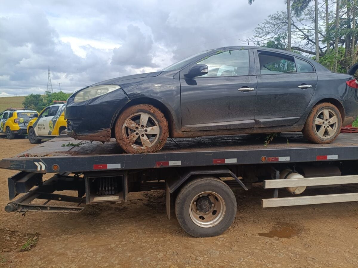Veículo roubado é encontrado em área rural de Marialva pela PM