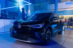 Volkswagen ID.4 volta ao mercado brasileiro com 286 cv e autonomia de 389 km